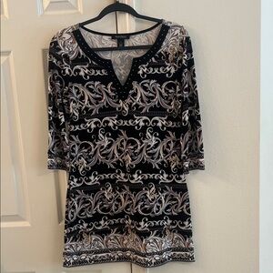 White House Black Market Black and White Scroll Tunic